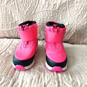 Wonder kids pink boots velcro zipper waterproof NEW NEVER WORN NWOT Size 7